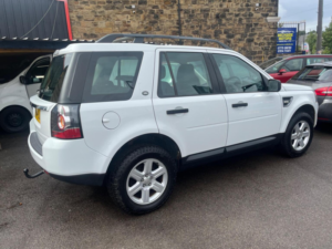 2014 Land Rover Freelander 2 2.2 Td4 S Commandshift 4WD Euro 5 5dr in White — image 2