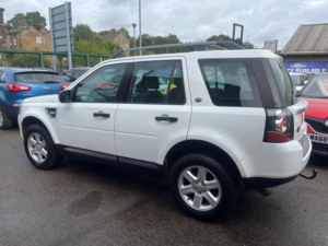 2014 Land Rover Freelander 2 2.2 Td4 S Commandshift 4WD Euro 5 5dr in White — image 4