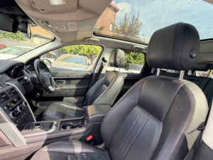 2017 Land Rover Discovery Sport Td4 Hse in Grey — image 2