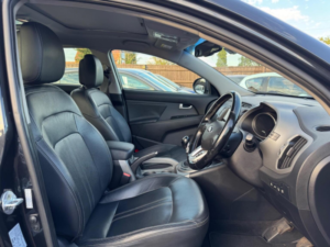 2016 Kia Sportage 1.7 Crdi Ecodynamics 4 2WD Euro 6 (s/s) 5dr in Black — image 4