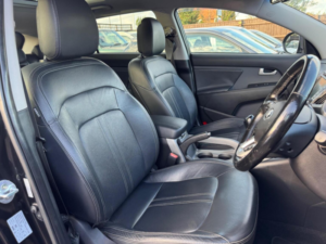 2016 Kia Sportage 1.7 Crdi Ecodynamics 4 2WD Euro 6 (s/s) 5dr in Black — image 5