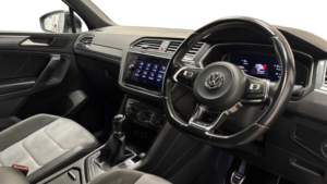 2020 Volkswagen Tiguan 2.0 Tdi R-Line Tech in Black — image 5