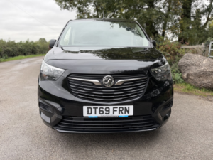 2020 Vauxhall Combo 1.5 Turbo D 2000 Sportive in Black — image 2