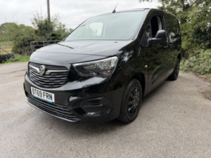 2020 Vauxhall Combo 1.5 Turbo D 2000 Sportive in Black — image 3