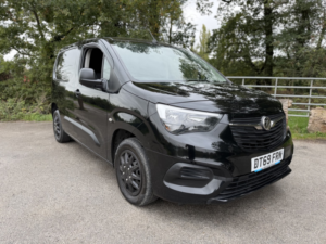 2020 Vauxhall Combo 1.5 Turbo D 2000 Sportive in Black — image 4