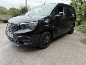 2020 Vauxhall Combo 1.5 Turbo D 2000 Sportive in Black — image 5