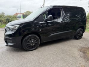 2020 Vauxhall Combo 1.5 Turbo D 2000 Sportive in Black — image 6