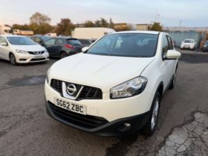 2012 Nissan Qashqai 1.6 Acenta CVT 2WD Euro 5 5dr in White — image 3