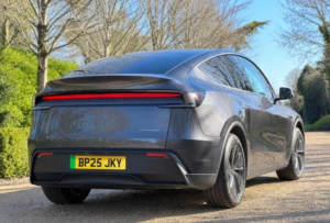 2025 Tesla Model Y 84.7kwh Long Range Auto Rwd 5dr in Grey — image 4
