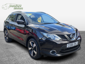 2016 Nissan Qashqai 1.2 Dig-T N-Connecta in Black — image 3
