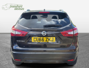 2016 Nissan Qashqai 1.2 Dig-T N-Connecta in Black — image 5