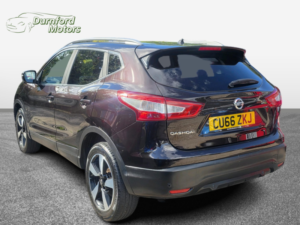 2016 Nissan Qashqai 1.2 Dig-T N-Connecta in Black — image 6