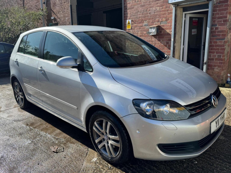 2011 Volkswagen Golf Plus 1.6 Tdi Se DSG Euro 5 5dr in Silver — image 1