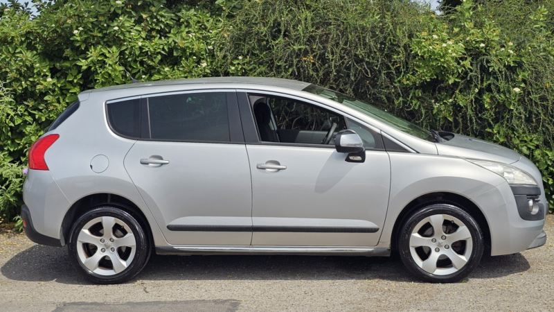 2013 Peugeot 3008 1.6 Hdi Style in Silver — image 1