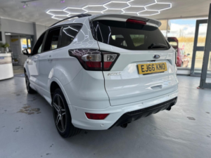 2016 Ford Kuga 2.0 Tdci Ecoblue St-Line Euro 6 (s/s) 5dr in White — image 5