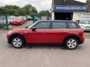 2016 MINI Clubman 2.0 Cooper D **facelift Model**£20 Road Tax ** Sat Nav* *last Lady Owner 7 Years * in Red — image 5
