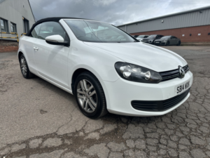 2014 Volkswagen Golf 1.2 Tsi S in White — image 2