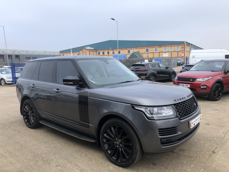 2015 Land Rover Range Rover 4.4 Sd V8 Vogue Se in Grey — image 1