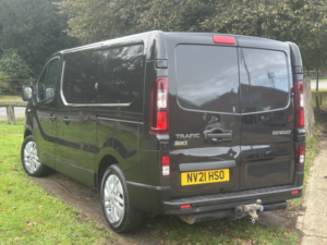 2021 Renault Trafic 2.0 Sl28 Energy Dci 120 Sport My21 in Black — image 3