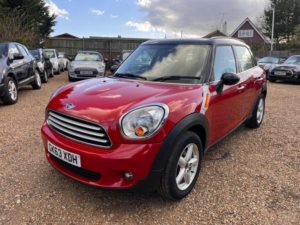 2013 MINI Countryman 1.6 Cooper Euro 6 (s/s) 5dr in Red — image 4