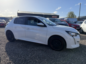 2020 Peugeot 208 1.2 Puretech Allure in White — image 5