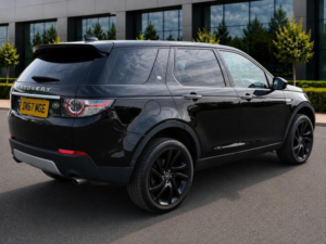 2017 Land Rover Discovery Sport 2.0 Td4 Hse Luxury Auto 4WD Euro 6 (s/s) 5dr in Black — image 4