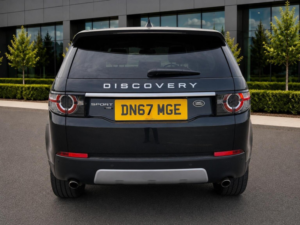 2017 Land Rover Discovery Sport 2.0 Td4 Hse Luxury Auto 4WD Euro 6 (s/s) 5dr in Black — image 5