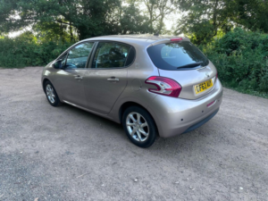 2013 Peugeot 208 1.4 Hdi Active Euro 5 5dr in Pink — image 4