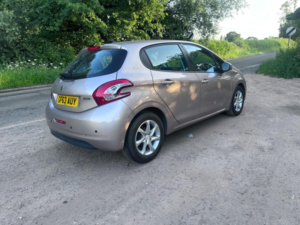 2013 Peugeot 208 1.4 Hdi Active Euro 5 5dr in Pink — image 5