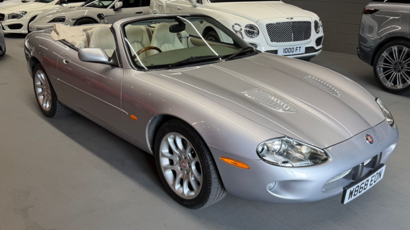 2000 Jaguar Xkr 4.0 Supercharged in Silver — image 1