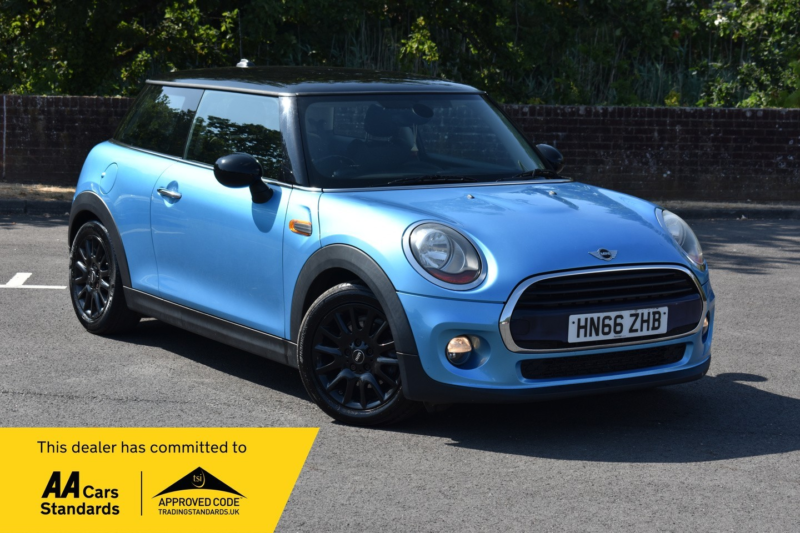2016 MINI Hatch 1.5 Cooper 3-Door Hatch in Blue — image 1