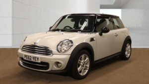 2012 MINI Hatch 1.6 Cooper Euro 5 (s/s) 3dr in Silver — image 2