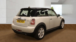 2012 MINI Hatch 1.6 Cooper Euro 5 (s/s) 3dr in Silver — image 4