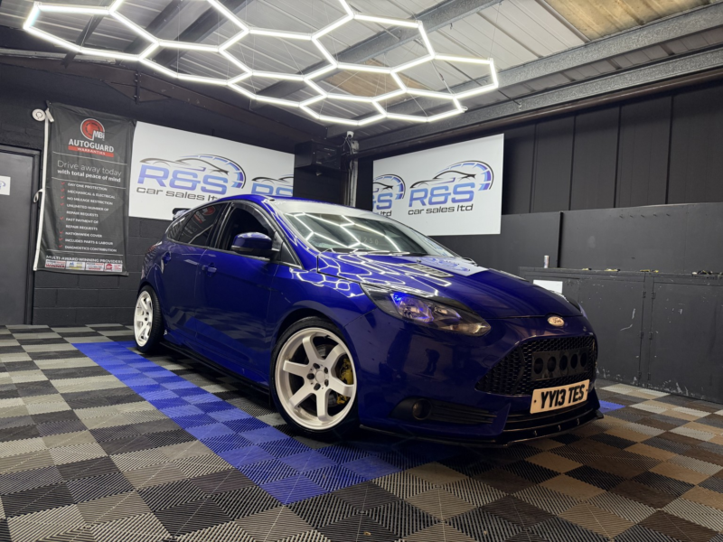 2013 Ford Focus 2.0 T Ecoboost St-2 in Blue — image 1