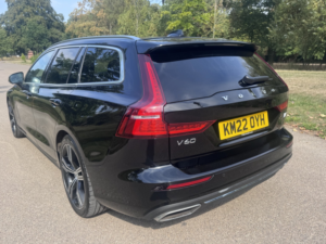 2022 Volvo V60 2.0 Inscription T6 AWD (350 Hp) Auto in Black — image 6