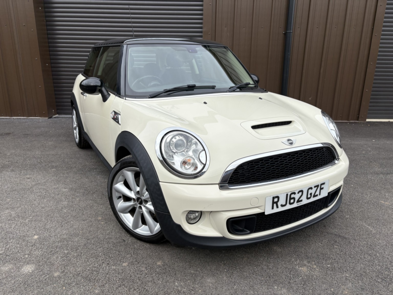 2012 MINI Hatch 1.6 Cooper S Hatch in White — image 1