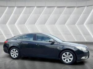 2010 Vauxhall Insignia 2.0 Cdti Sri Auto Euro 5 5dr in Black — image 4