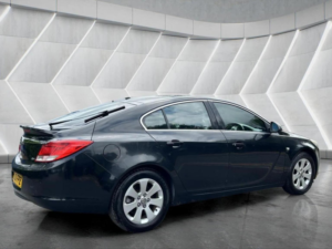 2010 Vauxhall Insignia 2.0 Cdti Sri Auto Euro 5 5dr in Black — image 6