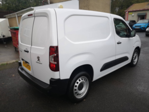 2023 Peugeot Partner 1.5 Partner Standard 1000 Professional Premium+ Bhdi 100 S&s Manual in White — image 4