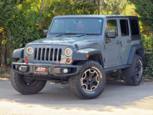 2013 Jeep Wrangler 3.6l Rubicon 10th Anniversary Edition in Grey — image 3