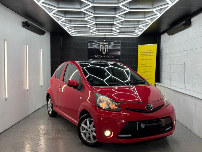 2013 Toyota Aygo 1.0 Vvt-I Mode in Multicolour — image 1