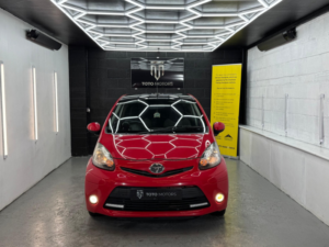 2013 Toyota Aygo 1.0 Vvt-I Mode in Multicolour — image 2