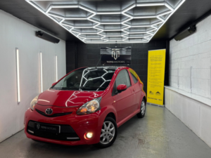 2013 Toyota Aygo 1.0 Vvt-I Mode in Multicolour — image 3