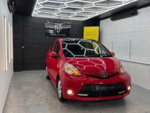 2013 Toyota Aygo 1.0 Vvt-I Mode in Multicolour — image 4