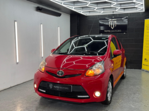 2013 Toyota Aygo 1.0 Vvt-I Mode in Multicolour — image 5