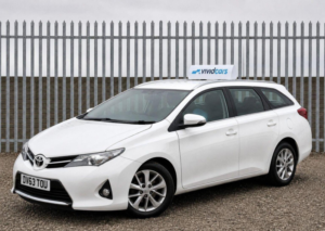 2013 Toyota Auris 1.4 D-4d Icon Touring Sports Euro 5 (s/s) 5dr in White — image 2