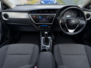 2013 Toyota Auris 1.4 D-4d Icon Touring Sports Euro 5 (s/s) 5dr in White — image 3