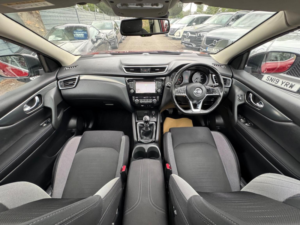 2017 Nissan Qashqai 1.2 Dig-T N-Connecta Euro 6 (s/s) 5dr in Red — image 4