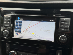2017 Nissan Qashqai 1.2 Dig-T N-Connecta Euro 6 (s/s) 5dr in Red — image 5