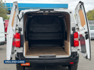 2022 Vauxhall Vivaro 1.5 Vivaro Dynamic 1.5d 100 M6 L1h1 27/2900 Panel Van in White — image 3